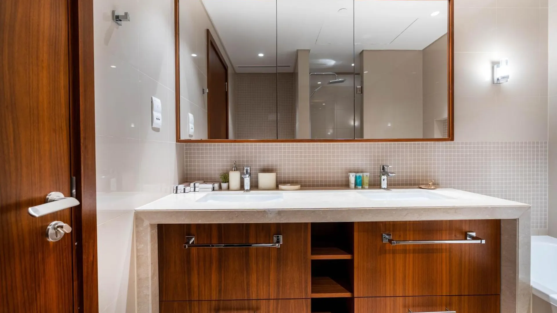 Lux Apt-Burj View Opp. Dxb Mall Dubaï 0*,  Émirats arabes unis